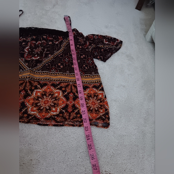 Meraki ~ Boho Black Tan Geometric Cold Shoulder Blouse with Crochet Neckline (L) - Picture 8 of 15